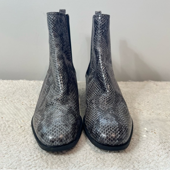 Kenneth Cole Reaction Boot Chelsea Faux Leather Snake Print Ankle Bootie 8.5 NEW - Picture 2 of 8